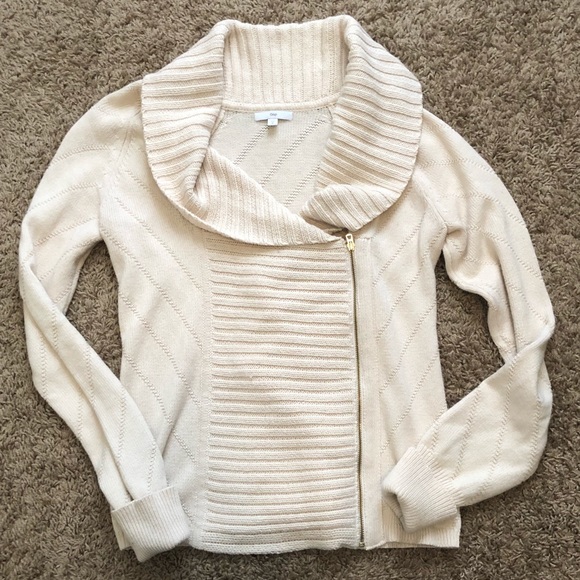 GAP Sweaters - GAP Cream Sweater w/ Large Collar &metallic zipper